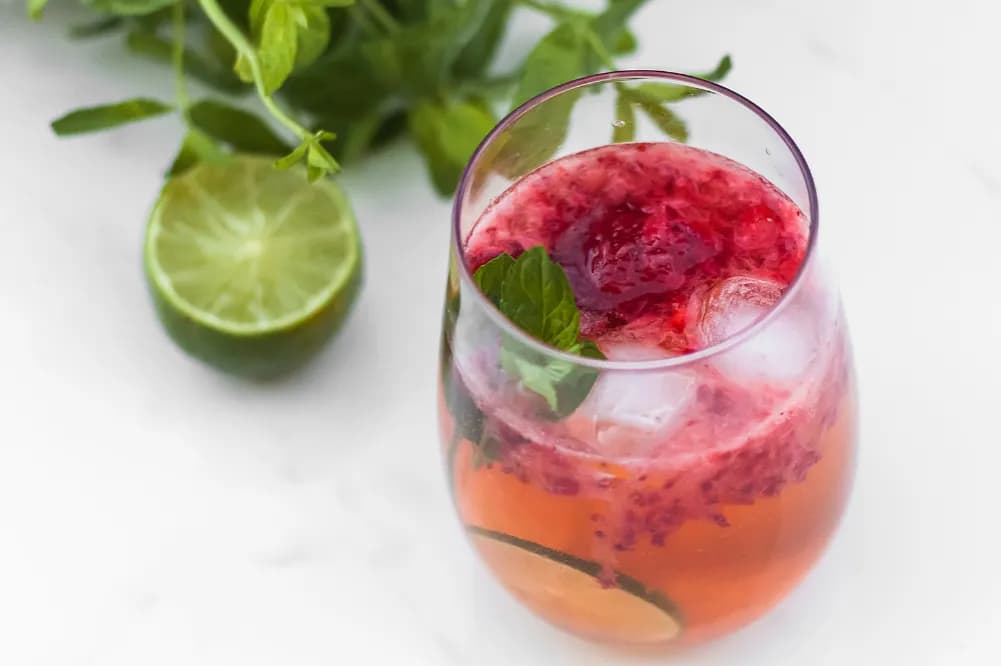 Najlepsze drinki na bazie wina, które zachwycą Twoich gości