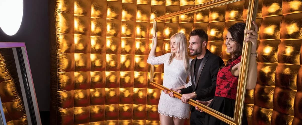 Fotolustro czy fotobudka - co wybrać, aby nie żałować wyboru?